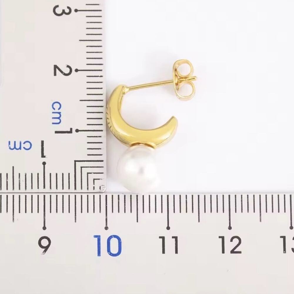 18K Gold Plated Pearl Crest Stud Earrings - Picture 7 of 7